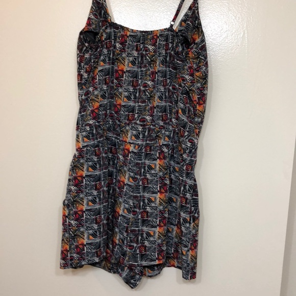 F21 Romper w/ Zip Front & Pockets size small - Picture 3 of 4